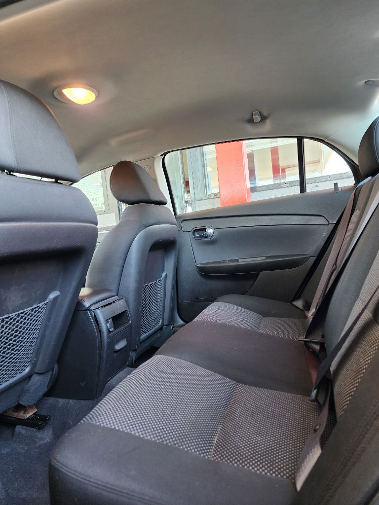 Photo 6 of this CHEVROLET MALIBU