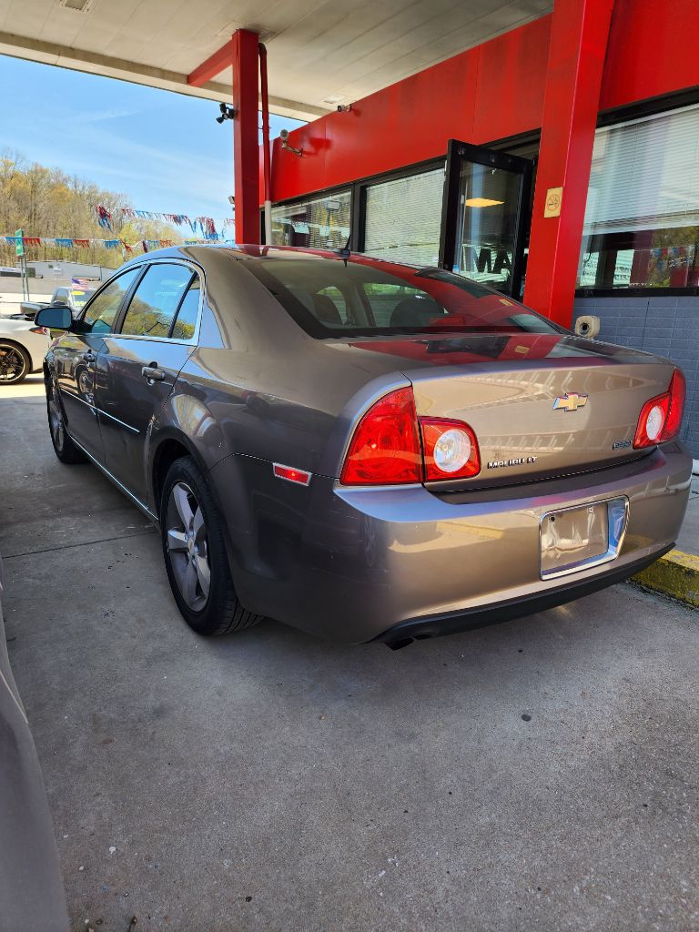 Photo 2 of this CHEVROLET MALIBU