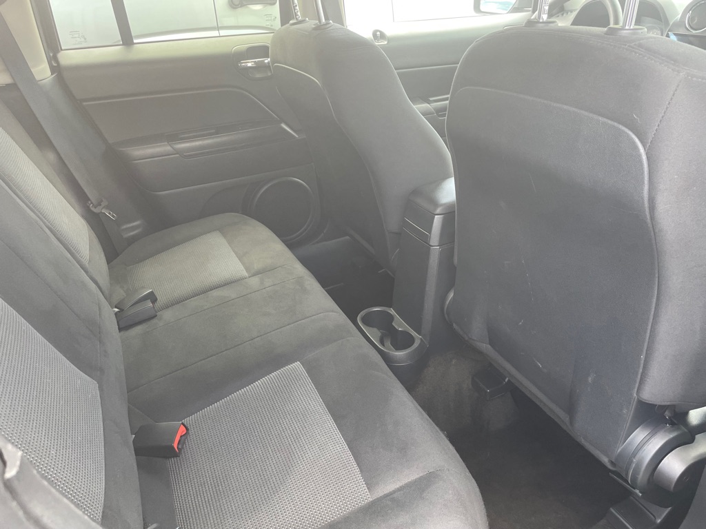 Photo 11 of this JEEP PATRIOT