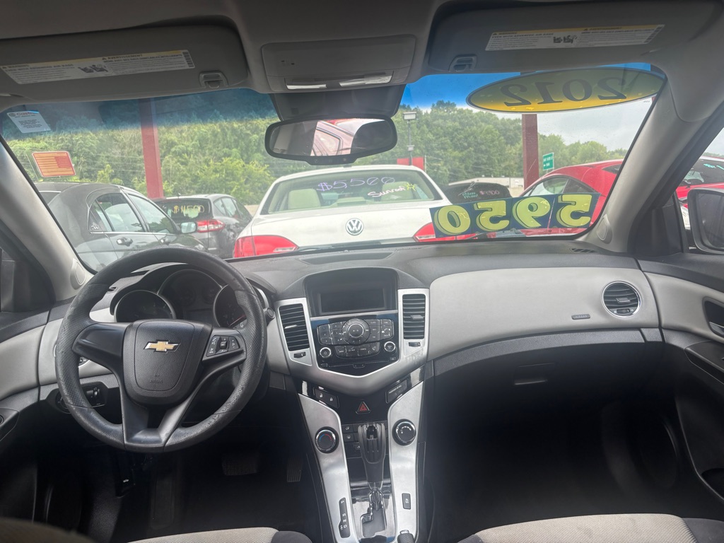 Photo 3 of this CHEVROLET CRUZE