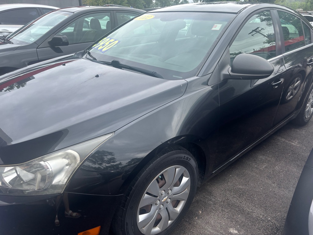 Photo 2 of this CHEVROLET CRUZE