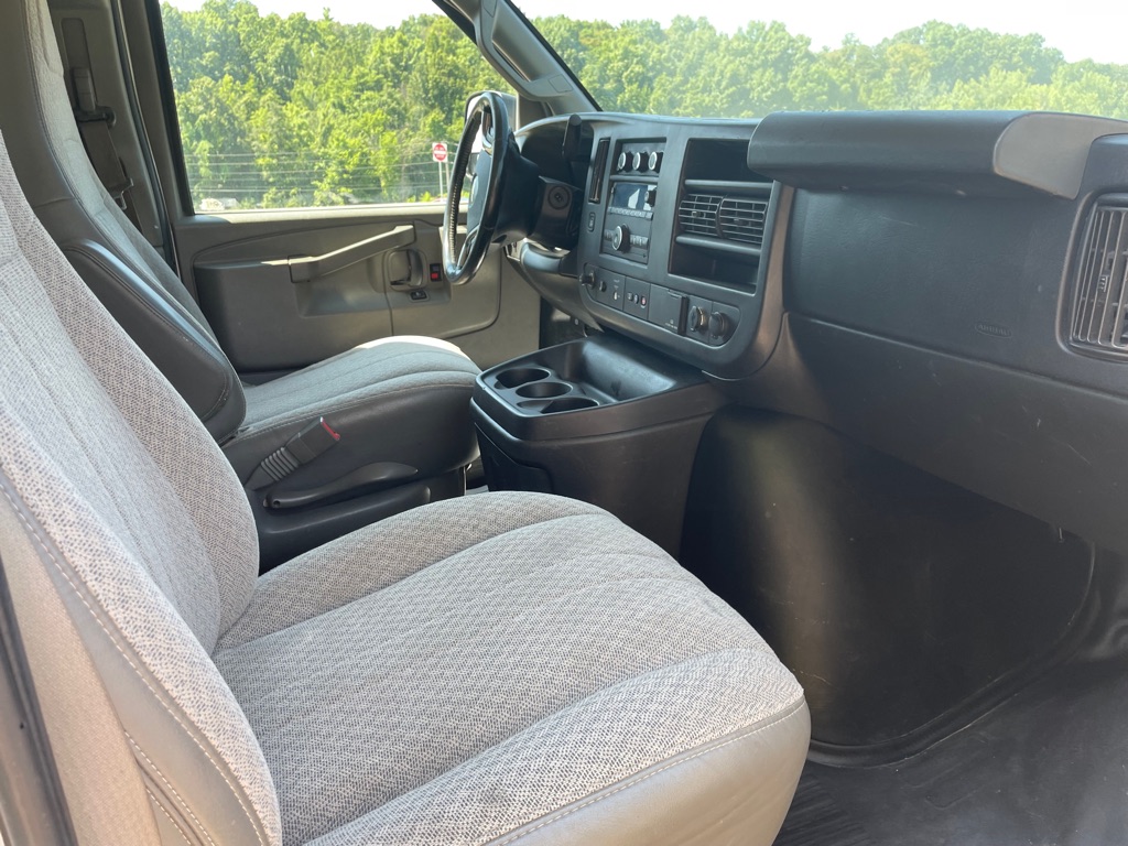 Photo 13 of this CHEVROLET EXPRESS G2500