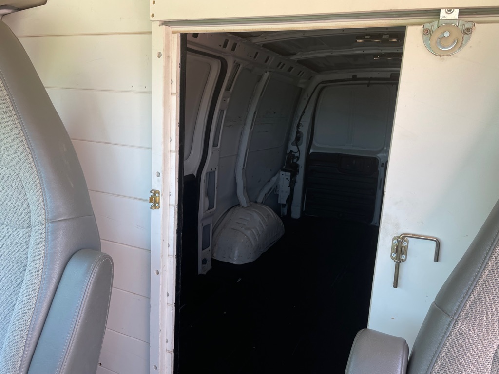 Photo 10 of this CHEVROLET EXPRESS G2500
