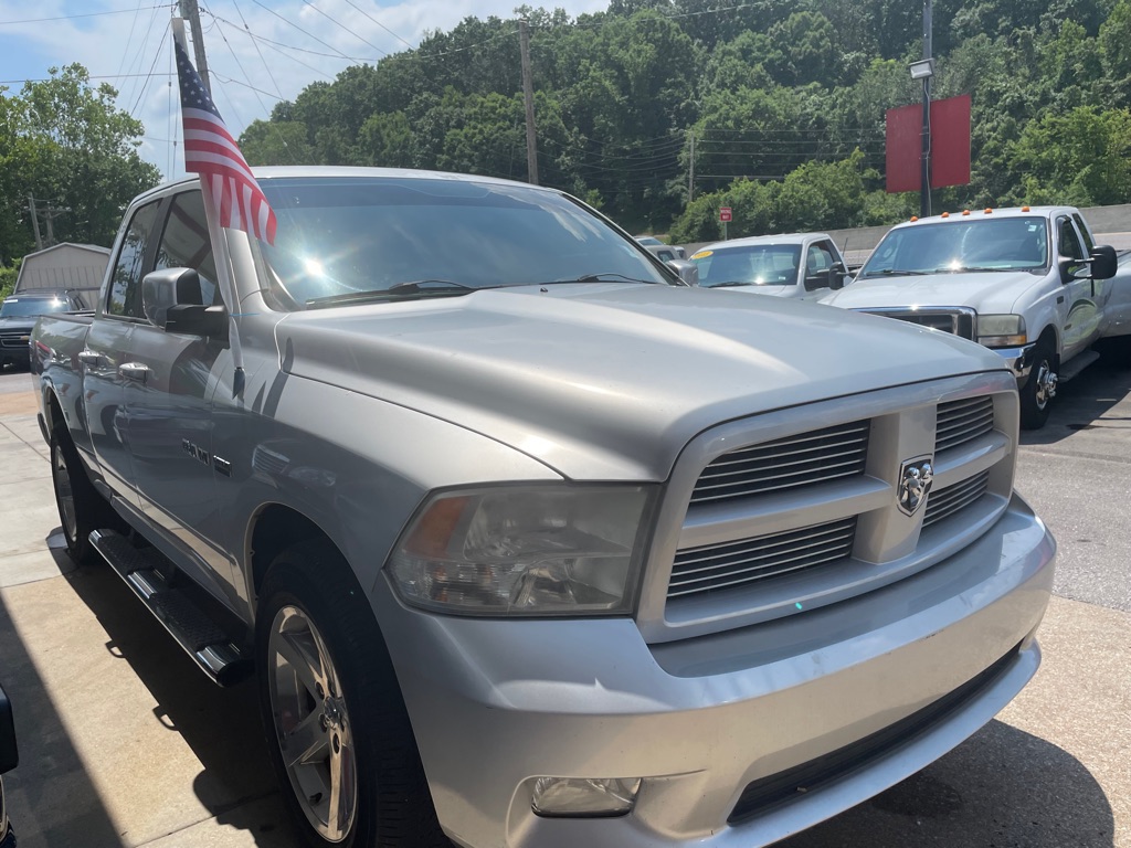 Photo 2 of this DODGE RAM 1500