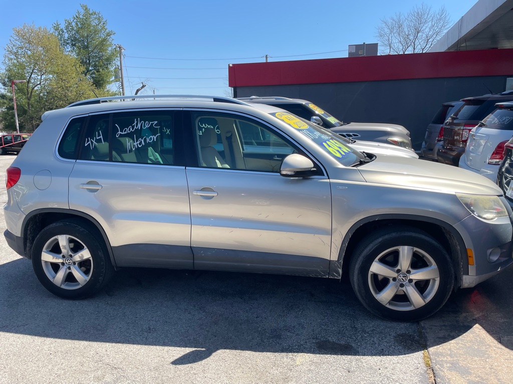 2010 VOLKSWAGEN TIGUAN
