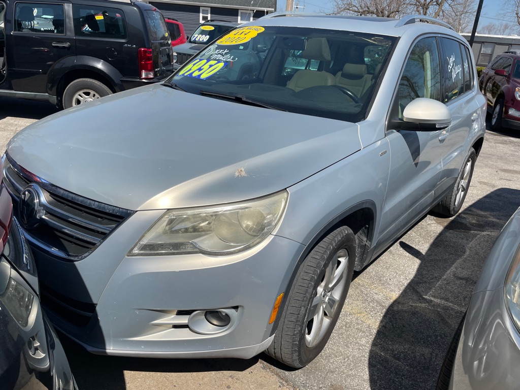 Photo 2 of this VOLKSWAGEN TIGUAN
