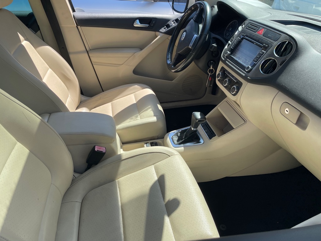 Photo 7 of this VOLKSWAGEN TIGUAN