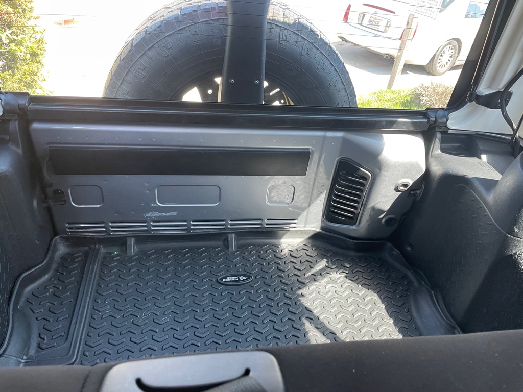 Photo 9 of this JEEP WRANGLER UNLIMI