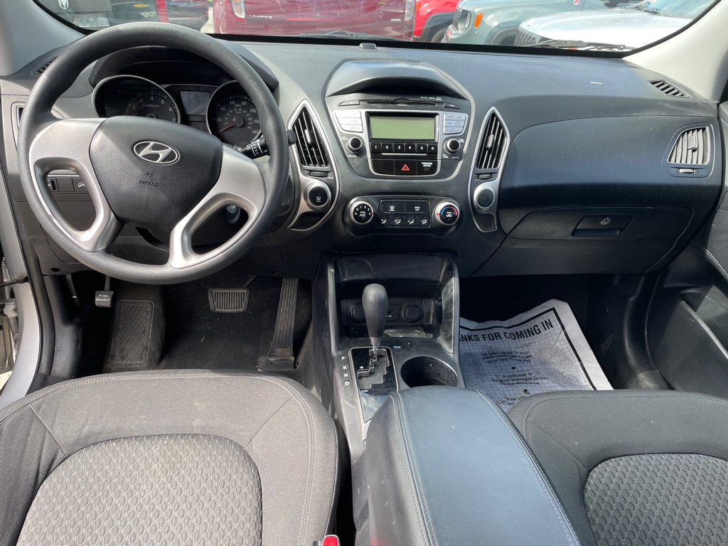 Photo 9 of this HYUNDAI TUCSON