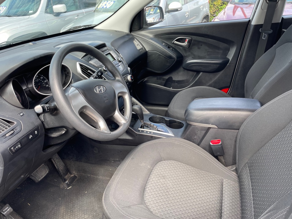 Photo 8 of this HYUNDAI TUCSON
