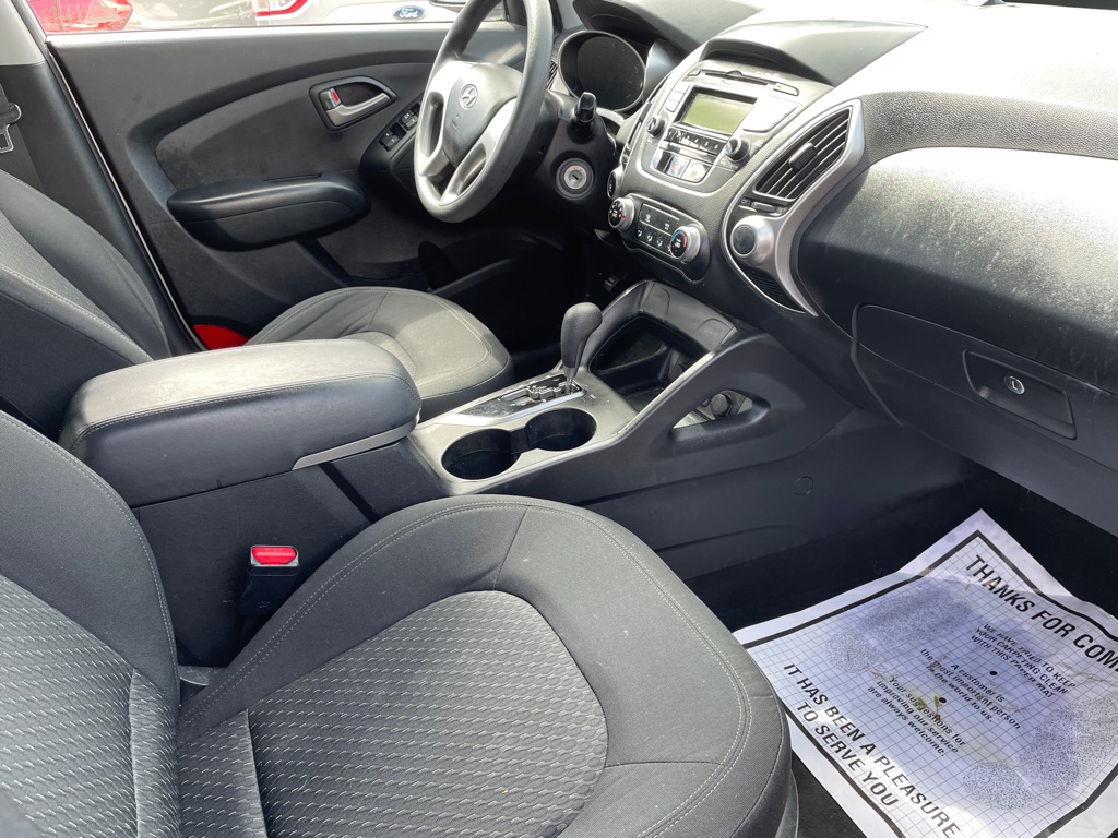 Photo 10 of this HYUNDAI TUCSON