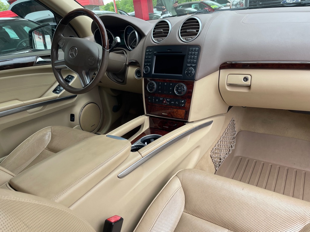 Photo 9 of this MERCEDES-BENZ GL