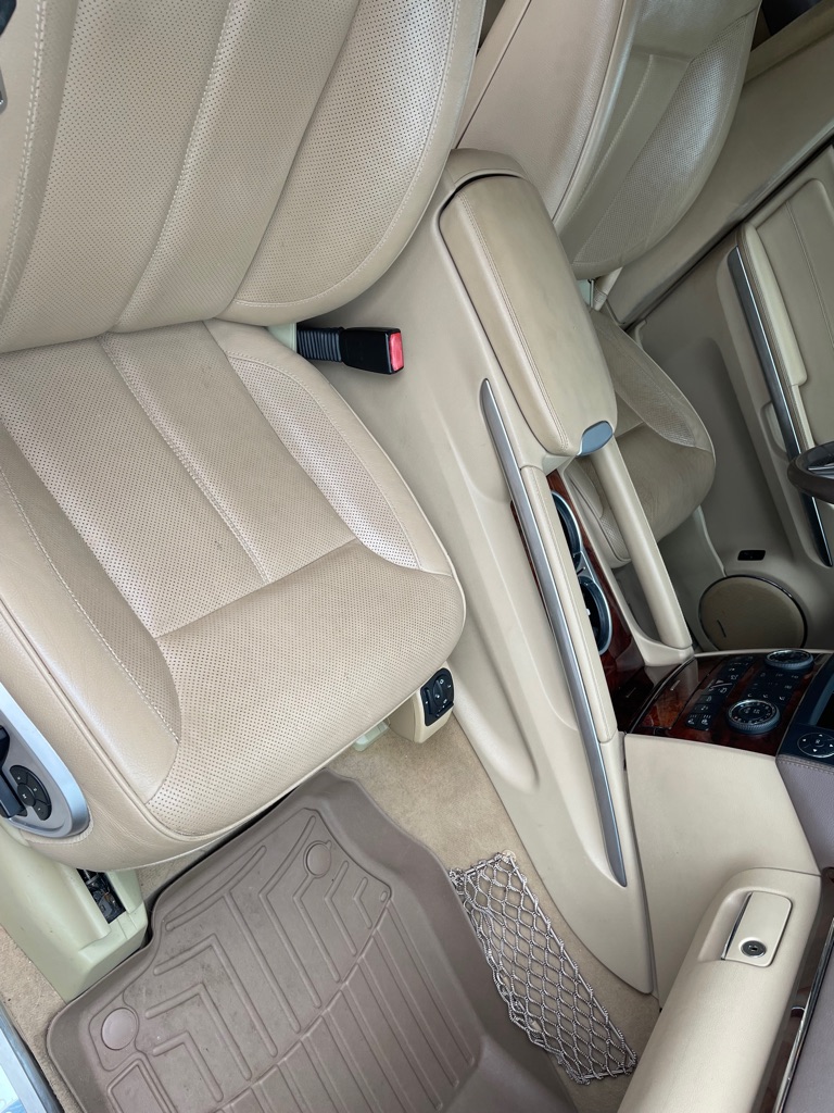 Photo 10 of this MERCEDES-BENZ GL