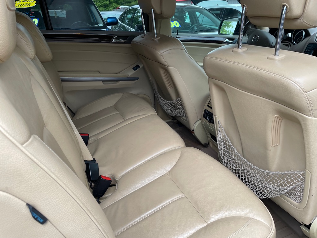 Photo 11 of this MERCEDES-BENZ GL