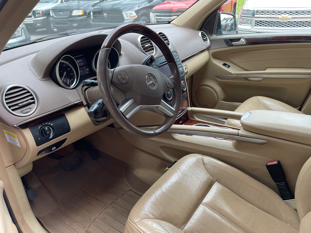 Photo 8 of this MERCEDES-BENZ GL