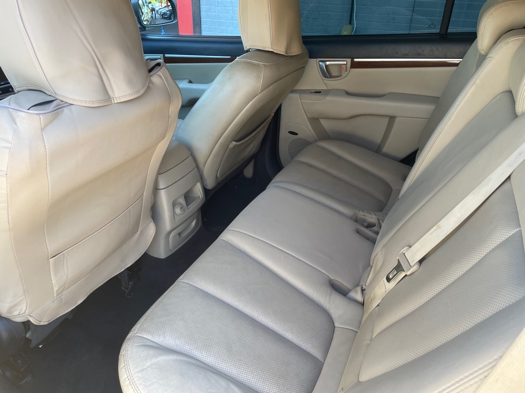 Photo 9 of this HYUNDAI SANTA FE
