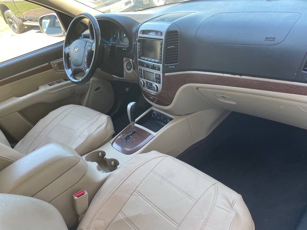 Photo 8 of this HYUNDAI SANTA FE