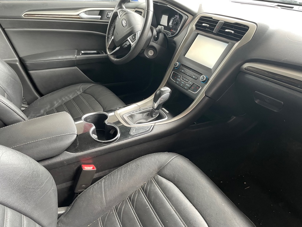 Photo 9 of this FORD FUSION