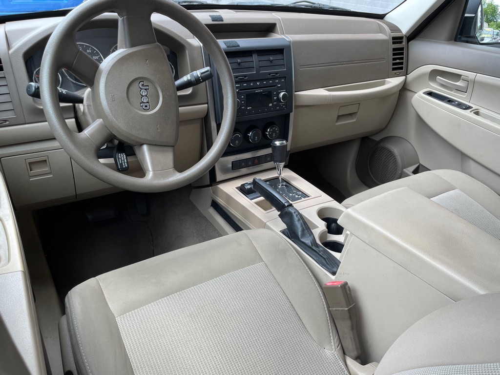 Photo 7 of this JEEP LIBERTY
