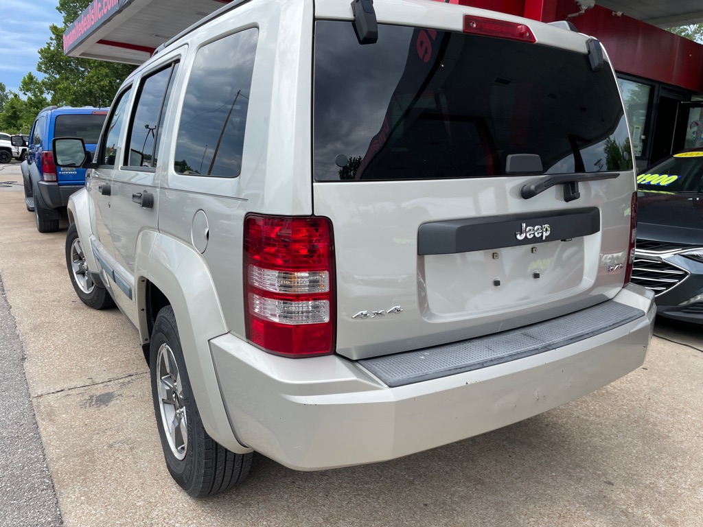 Photo 6 of this JEEP LIBERTY