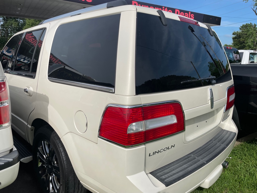 Photo 4 of this LINCOLN NAVIGATOR