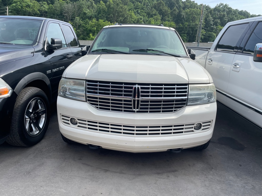 Photo 2 of this LINCOLN NAVIGATOR