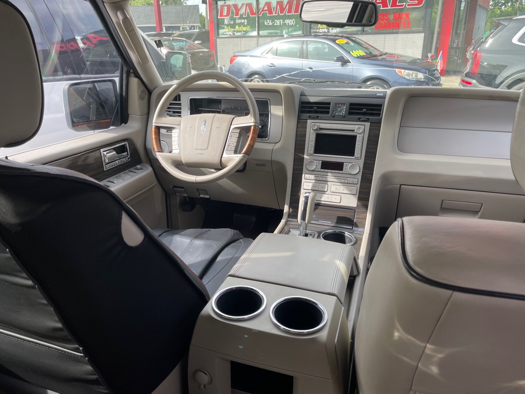 Photo 6 of this LINCOLN NAVIGATOR
