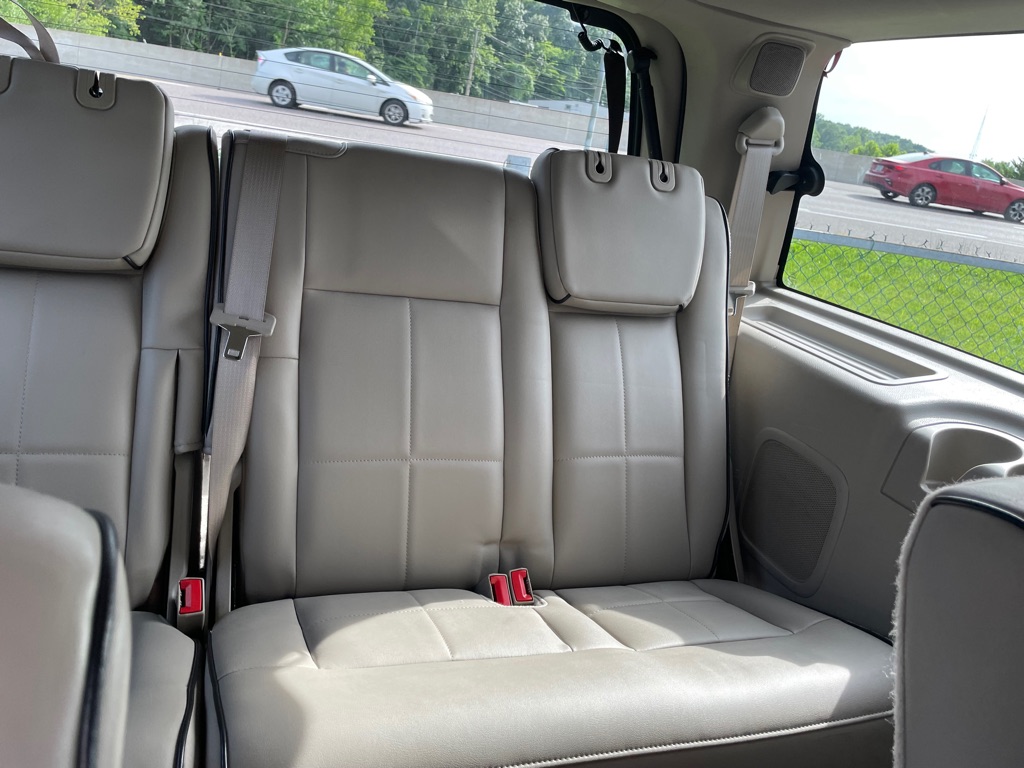 Photo 10 of this LINCOLN NAVIGATOR