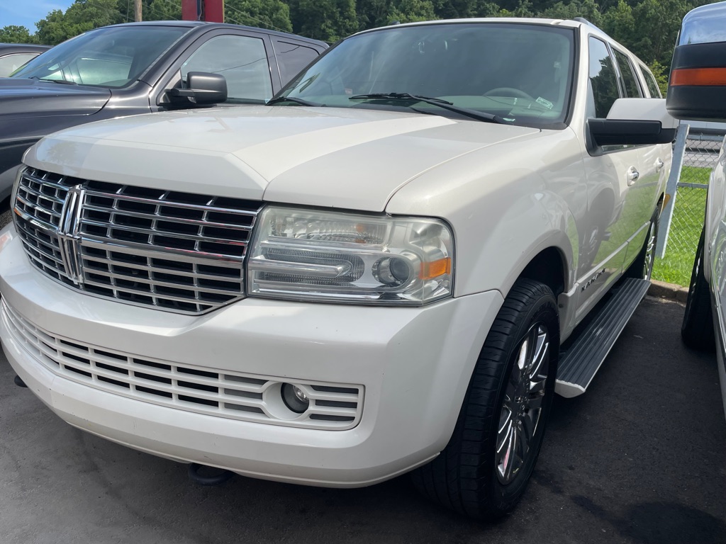 Photo 3 of this LINCOLN NAVIGATOR