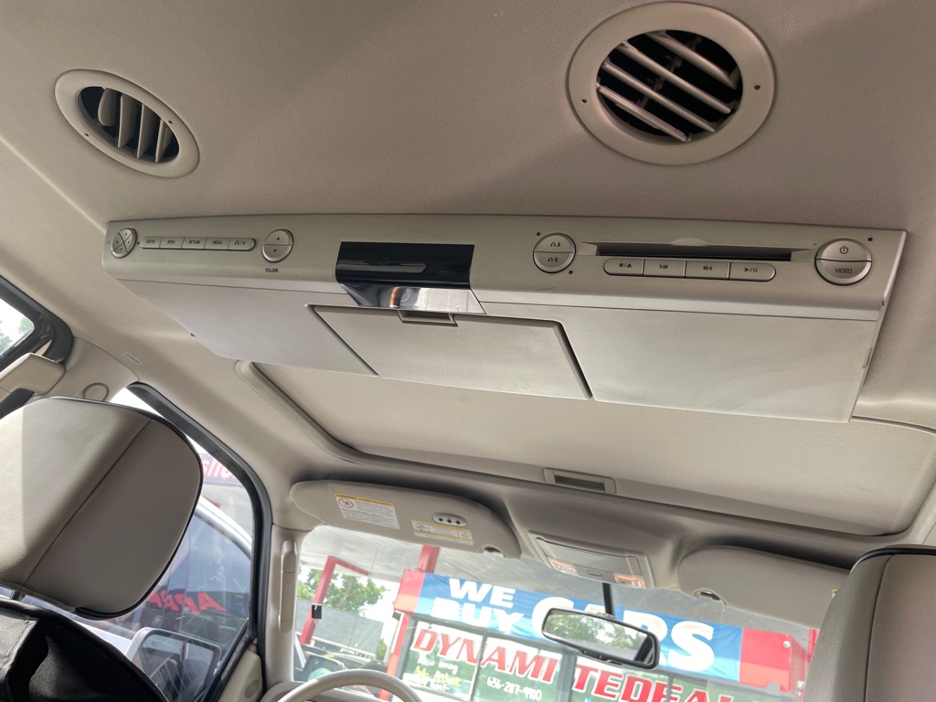Photo 9 of this LINCOLN NAVIGATOR