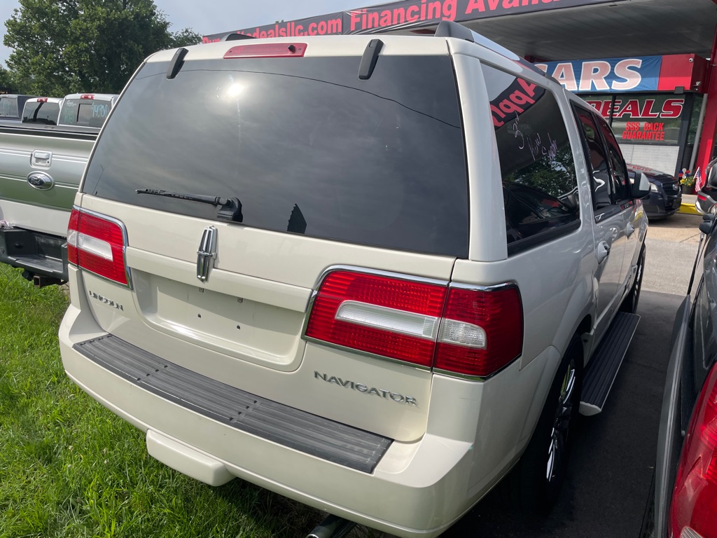 Photo 5 of this LINCOLN NAVIGATOR