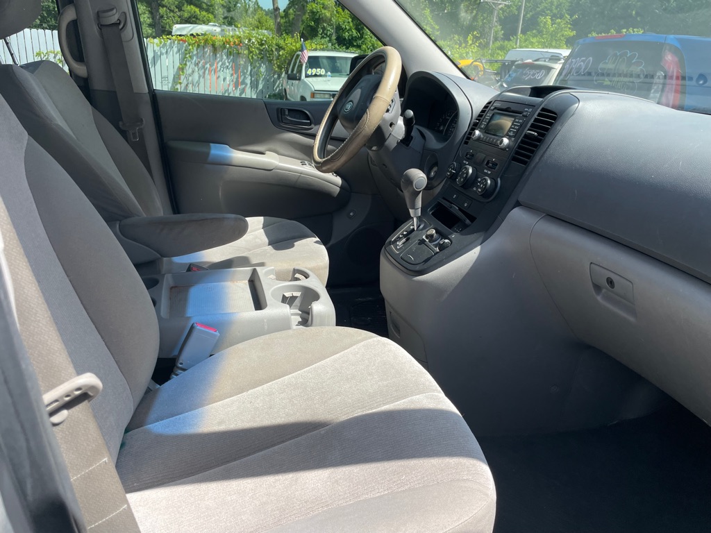 Photo 10 of this KIA SEDONA