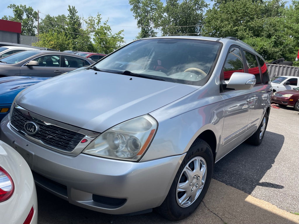 Photo 2 of this KIA SEDONA