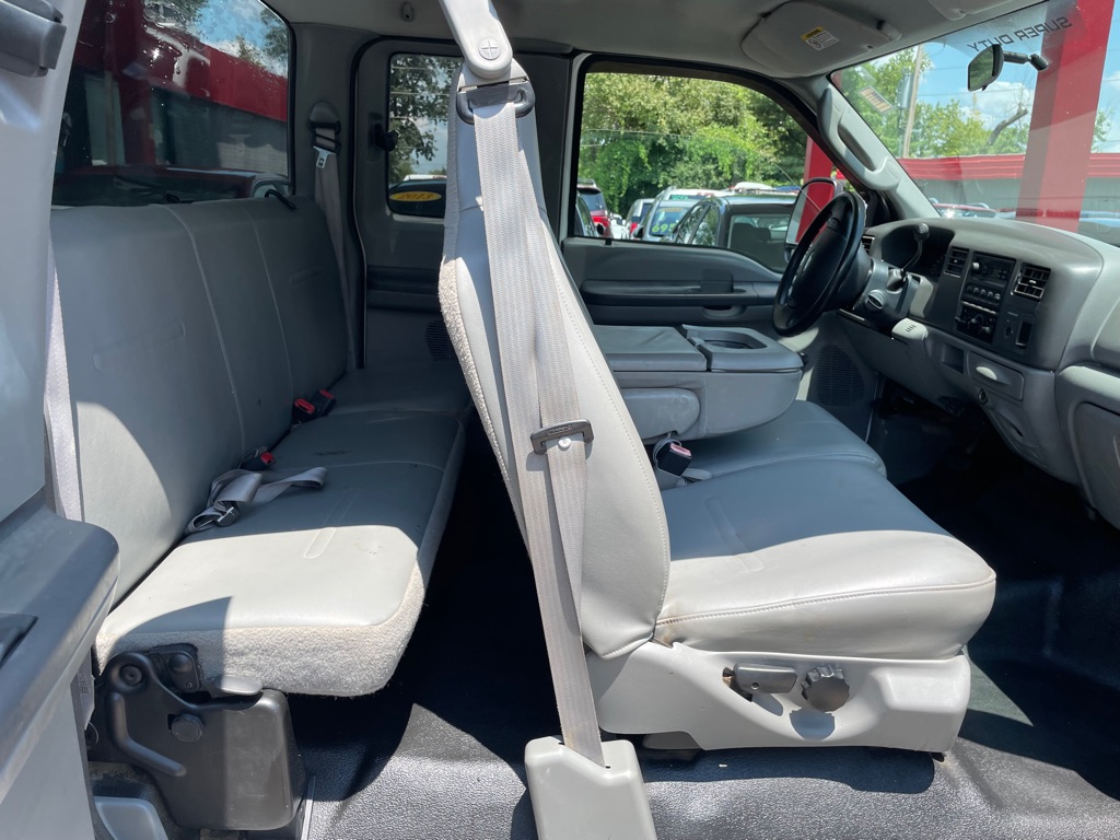 Photo 10 of this FORD F350