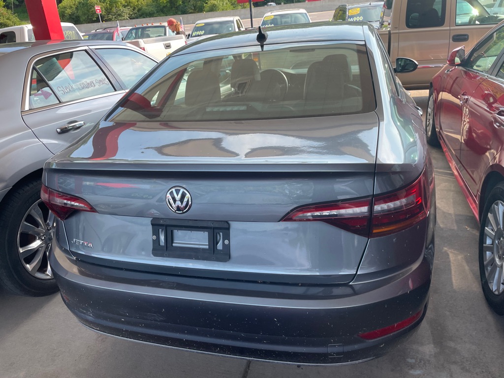 Photo 5 of this VOLKSWAGEN JETTA
