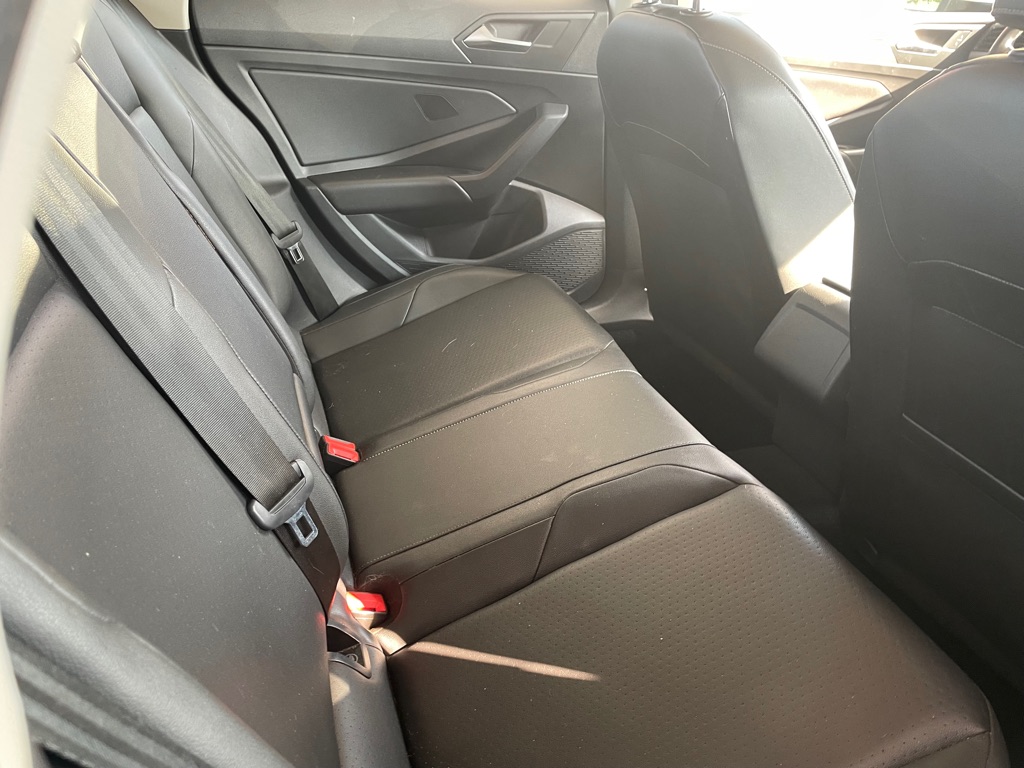 Photo 9 of this VOLKSWAGEN JETTA