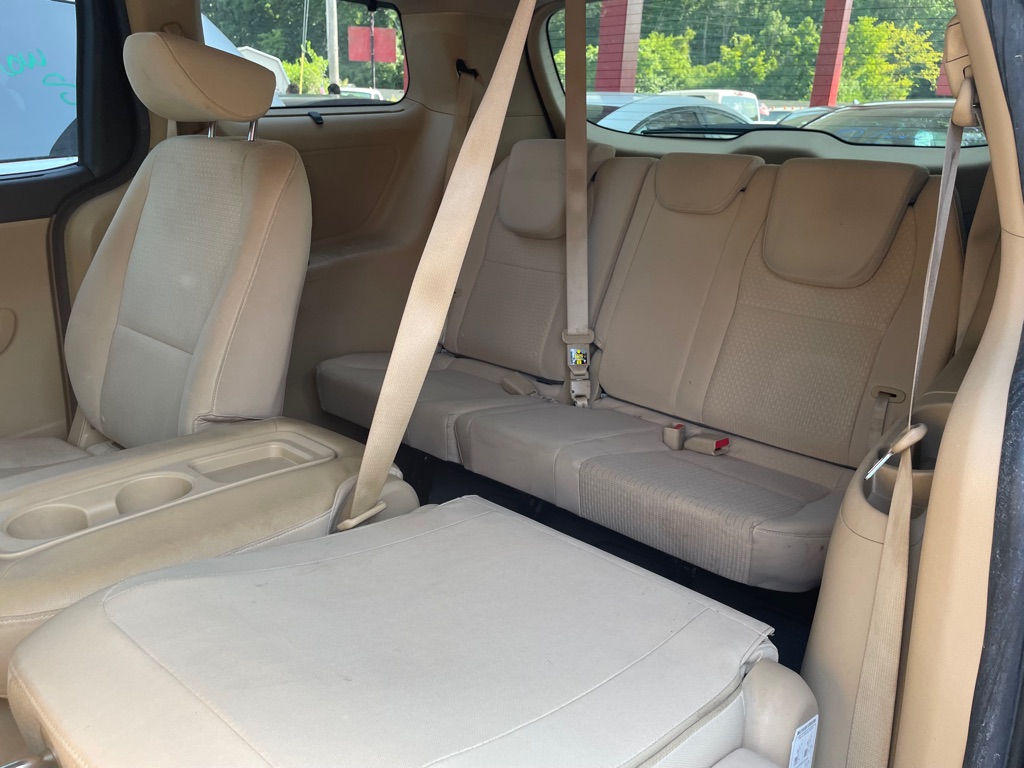 Photo 10 of this KIA SEDONA