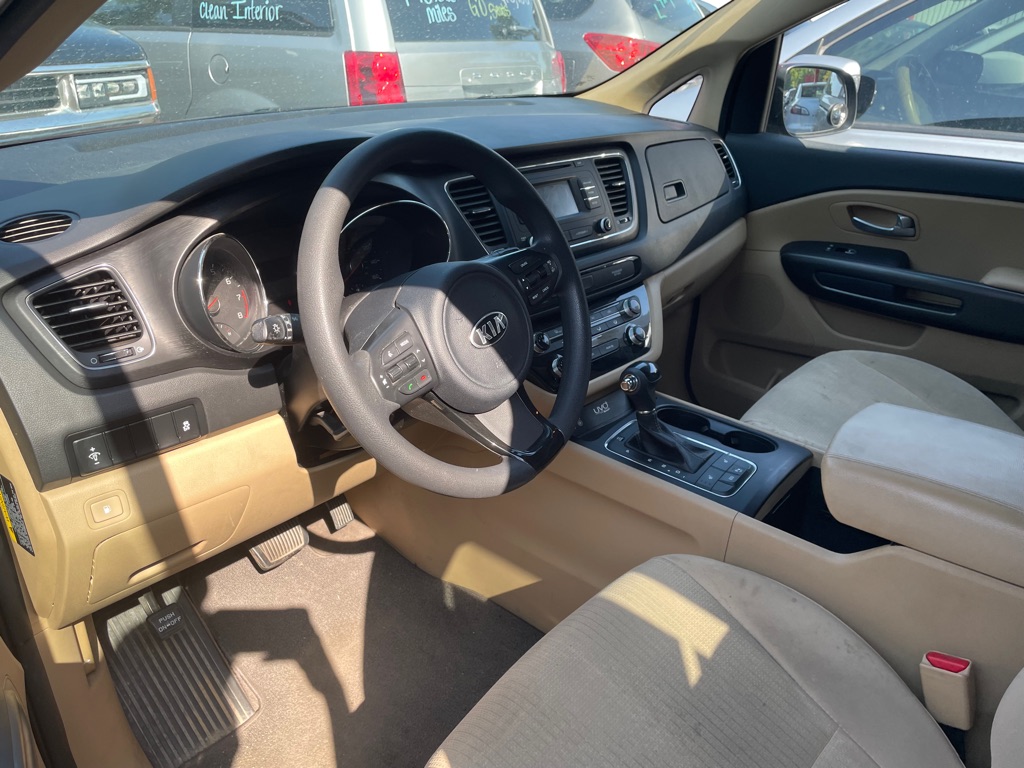 Photo 7 of this KIA SEDONA