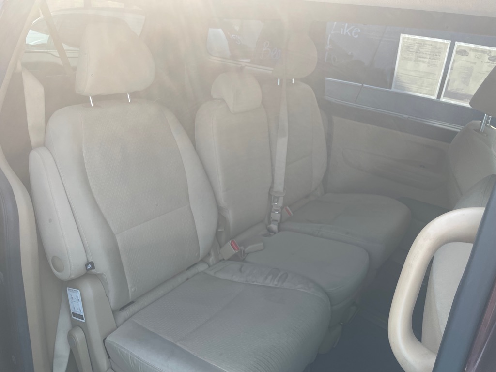 Photo 12 of this KIA SEDONA