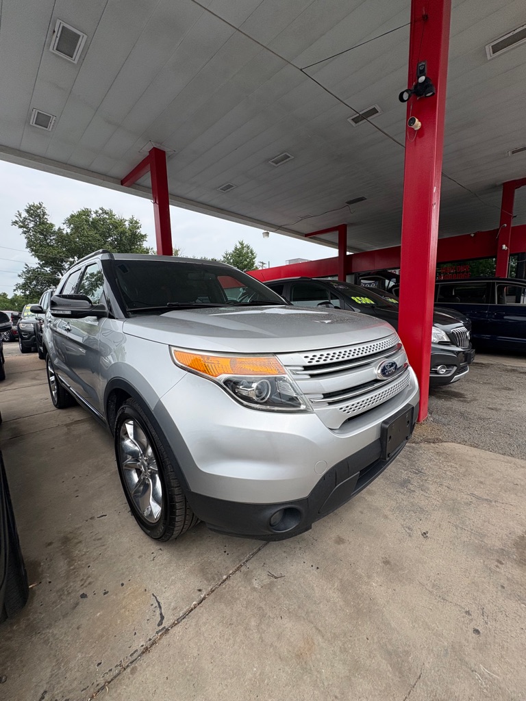 Photo 2 of this FORD EXPLORER