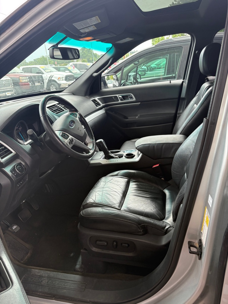 Photo 6 of this FORD EXPLORER