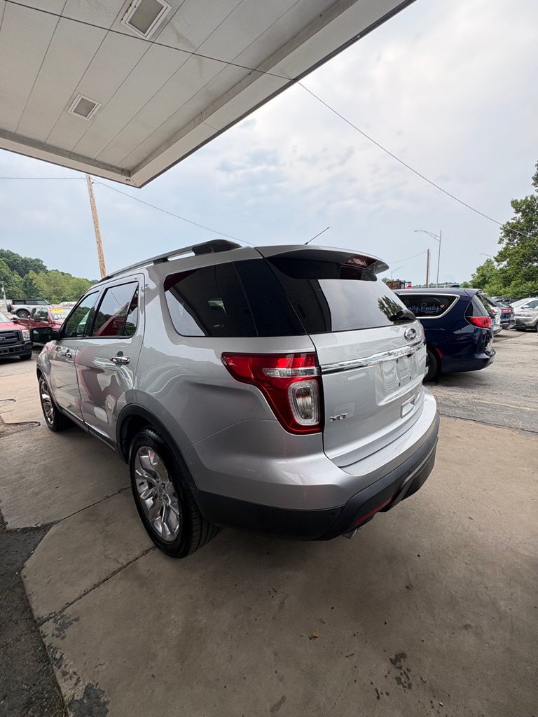 Photo 4 of this FORD EXPLORER