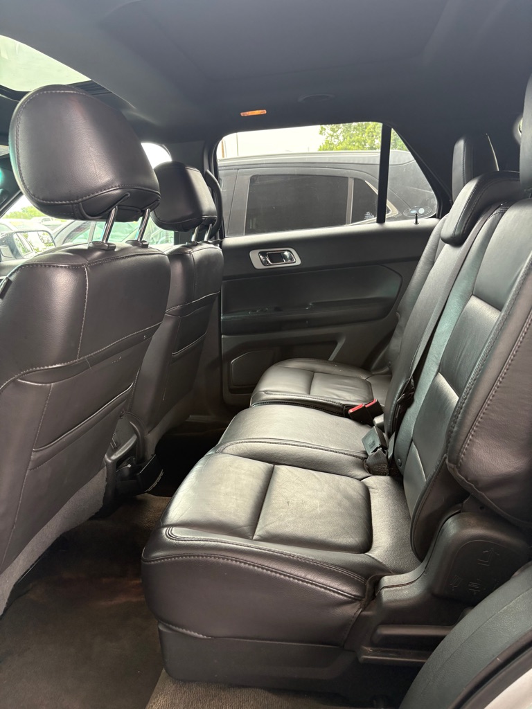 Photo 7 of this FORD EXPLORER