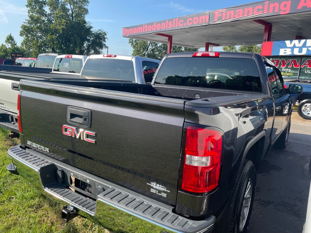 Photo 6 of this GMC SIERRA
