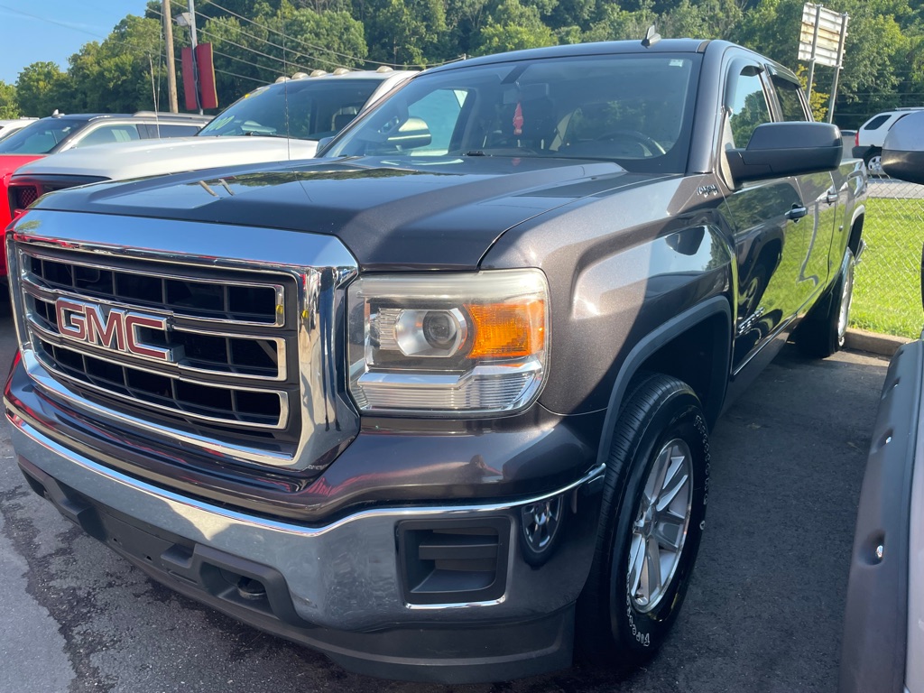 Photo 3 of this GMC SIERRA