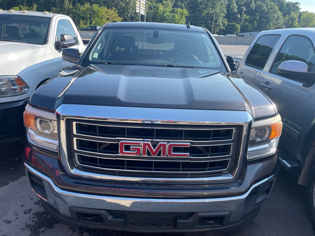 Photo 2 of this GMC SIERRA
