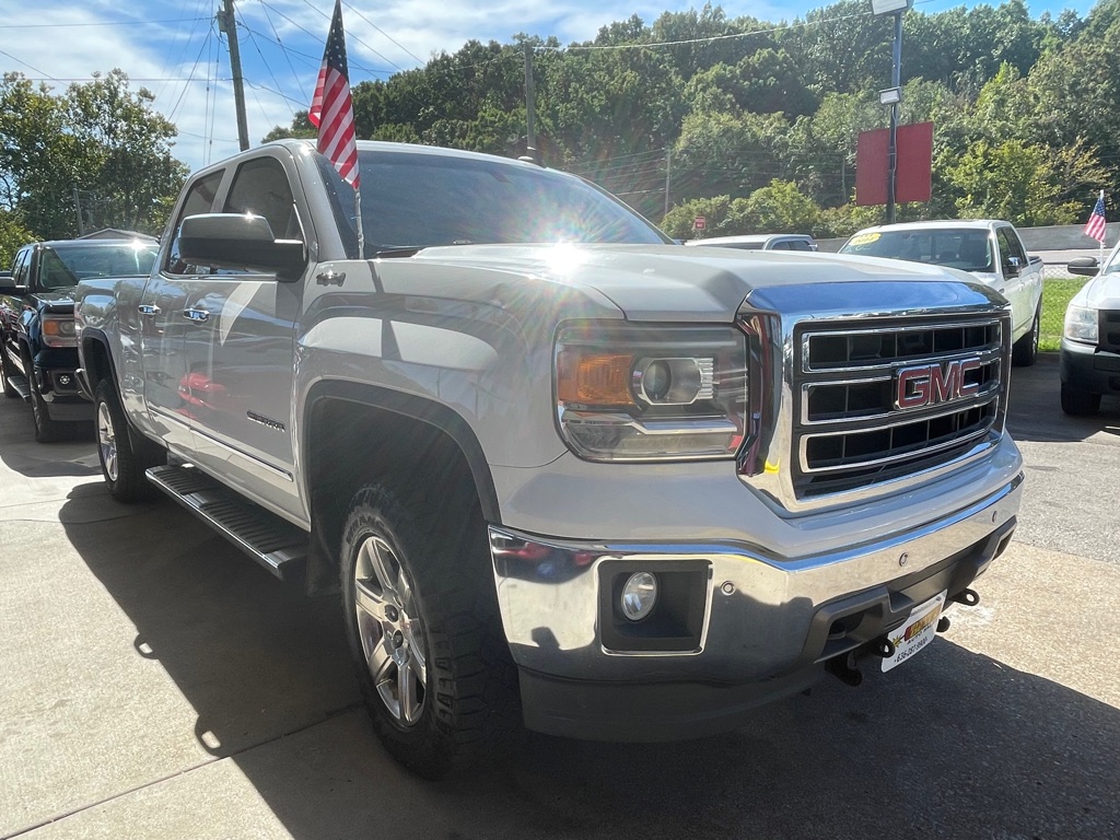 Photo 2 of this GMC SIERRA