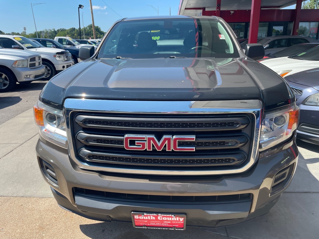 Photo 3 of this GMC CANYON