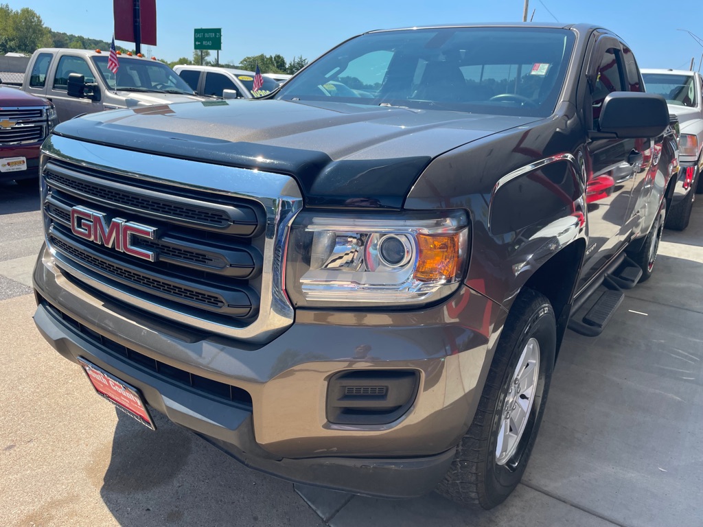 Photo 4 of this GMC CANYON