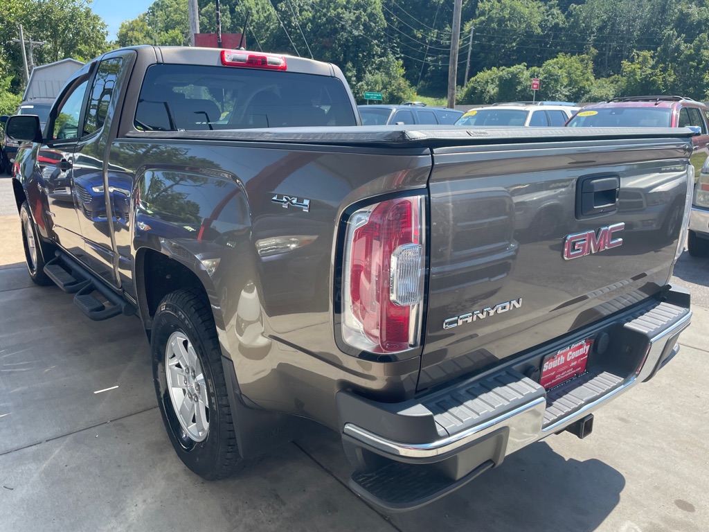 Photo 5 of this GMC CANYON